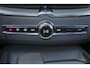 Volvo XC60 T6 Recharge AWD Ultra Dark - Panorama/schuifdak - IntelliSafe Assist & Surround - 360º Camera - Harman/Kardon audio - Adaptieve LED koplampen - Verwarmde voorstoelen, stuur & achterbank - Parkeersensoren voor & achter - Elektr. bedienb. voorstoelen met geheugen - Head up display - Draadloze tel. lader - Elektr. inklapbare trekhaak - 20' LMV