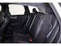Volvo XC60 T6 Recharge AWD Ultra Dark - Panorama/schuifdak - IntelliSafe Assist & Surround - 360º Camera - Harman/Kardon audio - Adaptieve LED koplampen - Verwarmde voorstoelen, stuur & achterbank - Parkeersensoren voor & achter - Elektr. bedienb. voorstoelen met geheugen - Head up display - Draadloze tel. lader - Elektr. inklapbare trekhaak - 20' LMV