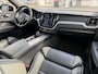 Volvo XC60 Recharge T6 AWD R-Design + Wegklapbare Trekhaak + Stuur en Stoelverwarming + Led + Panoramadak