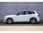 Volvo XC60 2.0 B5 R-Design | Harman Kardon Audio | Panoramadak | Head-up Display | Trekhaak | Achteruitrijcamera | Standkachel | BLIS | Navigatie | Apple Carplay | Android Auto | Sportstoelen | Elektrisch Verstelbare Voorstoelen | Stoelverwarming