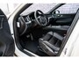 Volvo XC60 2.0 B5 R-Design | Harman Kardon Audio | Panoramadak | Head-up Display | Trekhaak | Achteruitrijcamera | Standkachel | BLIS | Navigatie | Apple Carplay | Android Auto | Sportstoelen | Elektrisch Verstelbare Voorstoelen | Stoelverwarming