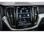 Volvo XC60 2.0 B5 R-Design | Harman Kardon Audio | Panoramadak | Head-up Display | Trekhaak | Achteruitrijcamera | Standkachel | BLIS | Navigatie | Apple Carplay | Android Auto | Sportstoelen | Elektrisch Verstelbare Voorstoelen | Stoelverwarming