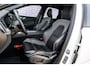 Volvo XC60 2.0 B5 R-Design | Harman Kardon Audio | Panoramadak | Head-up Display | Trekhaak | Achteruitrijcamera | Standkachel | BLIS | Navigatie | Apple Carplay | Android Auto | Sportstoelen | Elektrisch Verstelbare Voorstoelen | Stoelverwarming