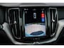 Volvo XC60 2.0 B5 R-Design | Harman Kardon Audio | Panoramadak | Head-up Display | Trekhaak | Achteruitrijcamera | Standkachel | BLIS | Navigatie | Apple Carplay | Android Auto | Sportstoelen | Elektrisch Verstelbare Voorstoelen | Stoelverwarming