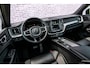 Volvo XC60 2.0 B5 R-Design | Harman Kardon Audio | Panoramadak | Head-up Display | Trekhaak | Achteruitrijcamera | Standkachel | BLIS | Navigatie | Apple Carplay | Android Auto | Sportstoelen | Elektrisch Verstelbare Voorstoelen | Stoelverwarming