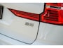 Volvo XC60 2.0 B5 R-Design | Harman Kardon Audio | Panoramadak | Head-up Display | Trekhaak | Achteruitrijcamera | Standkachel | BLIS | Navigatie | Apple Carplay | Android Auto | Sportstoelen | Elektrisch Verstelbare Voorstoelen | Stoelverwarming