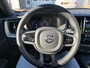 Volvo XC60 2.0 B5 R-Design | Harman Kardon Audio | Panoramadak | Head-up Display | Trekhaak | Achteruitrijcamera | Standkachel | BLIS | Navigatie | Apple Carplay | Android Auto | Sportstoelen | Elektrisch Verstelbare Voorstoelen | Stoelverwarming