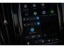 Volvo XC60 2.0 B5 R-Design | Harman Kardon Audio | Panoramadak | Head-up Display | Trekhaak | Achteruitrijcamera | Standkachel | BLIS | Navigatie | Apple Carplay | Android Auto | Sportstoelen | Elektrisch Verstelbare Voorstoelen | Stoelverwarming
