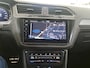 Volkswagen Tiguan 1.5 TSI R-Line Business+ | Winter & Assistance pakket | R-Line in- & exterieur Black | HUD | Navigatie | CarPlay