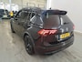 Volkswagen Tiguan 1.5 TSI R-Line Business+ | Winter & Assistance pakket | R-Line in- & exterieur Black | HUD | Navigatie | CarPlay