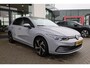 Volkswagen Golf 1.0 eTSI Life 110PK / 80kW DSG, IQ Matrix LED, achteruitrijcamera, panoramadak, 18" LMV, travel assist, 3 zone climatronic, licht en regen sensor, privacy glas, adaptive cruise control