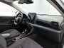 Toyota Yaris 1.5 Hybrid Dynamic Comfort Pack | BTW Voertuig | Dodehoek detectie | Stoel+stuurverwarming | Parkeersensoren voor+achter | Draadloze telefoonlader | Apple CarPlay/Android Auto | Cruise Control Adaptive | DAB+ | Achteruitrij