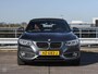 BMW 2-Serie Cabrio 220i Luxury Navigatie Camera Bi-xenon Keyless Stoelverwarming Leder Sportstoelen Trekhaak 18"