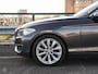 BMW 2-Serie Cabrio 220i Luxury Navigatie Camera Bi-xenon Keyless Stoelverwarming Leder Sportstoelen Trekhaak 18"