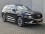 Hyundai Santa Fe 1.6 T-GDI PHEV Premium Plus Sky Automaat 5P. / Fabrieksgarantie tot 11-2027 / Trekhaak afneembaar / Dealer onderhouden / Trekgewicht 1.350 kg / head-up display / Panorama schuifdak / Stuur-, stoel- en achterbankverwarming / Apple Carplay Android / Rondomzicht camera /