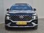 Hyundai Santa Fe 1.6 T-GDI PHEV Premium Plus Sky Automaat 5P. / Fabrieksgarantie tot 11-2027 / Trekhaak afneembaar / Dealer onderhouden / Trekgewicht 1.350 kg / head-up display / Panorama schuifdak / Stuur-, stoel- en achterbankverwarming / Apple Carplay Android / Rondomzicht camera /