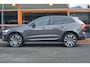 Volvo XC60 T6 Hybride AWD Plus Dark LONG RANGE | Luchtvering | Panoramadak | Trekhaak | Camera | Stoel + Stuur Verwarmd |