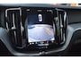 Volvo XC60 T6 Hybride AWD Plus Dark LONG RANGE | Luchtvering | Panoramadak | Trekhaak | Camera | Stoel + Stuur Verwarmd |
