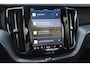 Volvo XC60 T6 Hybride AWD Plus Dark LONG RANGE | Luchtvering | Panoramadak | Trekhaak | Camera | Stoel + Stuur Verwarmd |