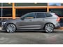 Volvo XC60 T6 Hybride AWD Plus Dark LONG RANGE | Luchtvering | Panoramadak | Trekhaak | Camera | Stoel + Stuur Verwarmd |