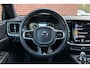 Volvo V60 T8 Twin Engine AWD R-Design | Trekhaak | Geventileerde Comfortstoelen | Parkeercamera | Harman Kardon | Apple Carplay/ Android Auto | BLIS Dodehoekdetectie | Elektrisch Verwarmbare Voorruit | Adaptieve Cruise Control