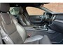 Volvo V60 T8 Twin Engine AWD R-Design | Trekhaak | Geventileerde Comfortstoelen | Parkeercamera | Harman Kardon | Apple Carplay/ Android Auto | BLIS Dodehoekdetectie | Elektrisch Verwarmbare Voorruit | Adaptieve Cruise Control