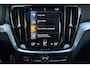 Volvo V60 T8 Twin Engine AWD R-Design | Trekhaak | Geventileerde Comfortstoelen | Parkeercamera | Harman Kardon | Apple Carplay/ Android Auto | BLIS Dodehoekdetectie | Elektrisch Verwarmbare Voorruit | Adaptieve Cruise Control