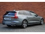 Volvo V60 T8 Twin Engine AWD R-Design | Trekhaak | Geventileerde Comfortstoelen | Parkeercamera | Harman Kardon | Apple Carplay/ Android Auto | BLIS Dodehoekdetectie | Elektrisch Verwarmbare Voorruit | Adaptieve Cruise Control