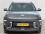 Hyundai Kona 1.6 GDI HEV Comfort Smart / Fabrieksgarantie tot 1-2030 / Stuur- & Stoelverwarming / Apple Carplay Android Auto / Achteruitrijcamera / Keyless Entry/Start / Adaptief cruise control / Climate control / Navigatie / Parkeersensoren voor en achter /