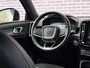 Volvo XC40 2.0 T4 R-Design | LED | Adaptieve cruise control | Blis | Elektrische achterklep | verwarmde voorstoelen + stuur | Parkeercamera | Keyless entry |