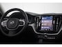 Volvo XC60 T6 Plug-in hybrid AWD Ultra Dark | Panoramadak met Schuif-/Kantelfunctie | Semi- Elektrische Trekhaak | Verwambare voorstoelen+stuurwiel+achterbank | 360 graden Camera | Premium audio by Harman Kardon | Head-up display | Adaptieve cruise control |