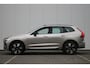 Volvo XC60 T6 Plug-in hybrid AWD Ultra Dark | Panoramadak met Schuif-/Kantelfunctie | Semi- Elektrische Trekhaak | Verwambare voorstoelen+stuurwiel+achterbank | 360 graden Camera | Premium audio by Harman Kardon | Head-up display | Adaptieve cruise control |
