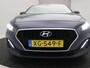 Hyundai i30 1.0 T-GDI 120PK Premium Fastback / Navigatie / Apple CarPlay & Android auto / 17" LMV / Airco Climat control / Cruise Control / Parkeersensoren voor & achter / Achteruitrijcamera / Keyless Entry & Start&Go /