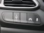 Hyundai i30 1.0 T-GDI 120PK Premium Fastback / Navigatie / Apple CarPlay & Android auto / 17" LMV / Airco Climat control / Cruise Control / Parkeersensoren voor & achter / Achteruitrijcamera / Keyless Entry & Start&Go /