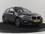 BMW 1-Serie 118i High Executive | Sport Line | Panoramadak | Leder | Stoelverwarming | Keyless | Live Cockpit | Carplay | Sportstoelen | Navigatie | Spiegel Pakket | Parkeerhulp | Climate control