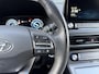 Hyundai Kona Electric EV Premium 64 kWh / Afneembare Trekhaak / Head Up Display / All Season Banden / Stoelverwarming / Stuurwiel Verwarmbaar / Stoel Ventilatie / Achterbank Verwarmbaar / Adaptieve Cruise Control / Krell Geluidsinstallatie