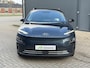 Hyundai Kona Electric EV Premium 64 kWh / Afneembare Trekhaak / Head Up Display / All Season Banden / Stoelverwarming / Stuurwiel Verwarmbaar / Stoel Ventilatie / Achterbank Verwarmbaar / Adaptieve Cruise Control / Krell Geluidsinstallatie