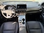 Hyundai Kona Electric EV Premium 64 kWh / Afneembare Trekhaak / Head Up Display / All Season Banden / Stoelverwarming / Stuurwiel Verwarmbaar / Stoel Ventilatie / Achterbank Verwarmbaar / Adaptieve Cruise Control / Krell Geluidsinstallatie
