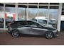Mazda 3 2.0 e-SkyActiv-X M Hybrid 180 Comfort met Bose | LED | Stoelverwarming | Keyless | Head Up Display | Clima | Navi | Bluetooth | NL Auto!! |