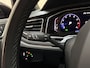 Volkswagen Taigo 1.5 TSI R-Line 150 PK 3x R-Line / Carplay / IQ-Light / Alcantara / Virtual Cockpit / Adapt. Cruise / Afn. Trekhaak / Stoelverwarming / Keyless / Camera / 18'' LMV