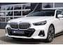 BMW 5-Serie 520i M Sport | Panorama | Bowers & Wilkins | Head-Up | 360° | 21 Inch | Driving Ass. Plus | Trekhaak |