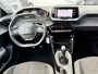 Peugeot 208 Benzine 5-deurs * Style Edition * * Navigatie * Airco * L.M. Velgen * Parkeersensoren * Apple Carplay / Android Auto * Cruise Control * Leder Stuurwiel * Vingerhoets; Vierde Generatie Eersteklas Service. Al meer dan 100 jaar een begrip in de Brabantse Kempen.
