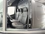 Mercedes-Benz Sprinter 319 CDI 190 PK | L2 H2 | AUTOMAAT | PRO | LED | KUNSTLEDER ZWART BEKLEDING | CAMERA | BETIMMERDE LAADRUIMTE | CARPLAY EN ANDROID AUTO | CRUISE | AIRCO | 17" LICHTMETALEN VELGEN | LUCHTGEVEERDE BESTUURDERSSTOEL