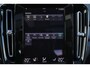 Volvo XC40 T5 Recharge Inscription - Panorama/schuifdak - IntelliSafe Assist - 360º Camera - Harman/Kardon audio - Verwarmde voorstoelen & stuur - Parkeersensoren voor & achter - Elektr. bedienb. voorstoelen met geheugen links - Draadloze tel. lader - Elektr. inklapbare trekhaak - 19' LMV