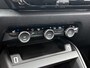 Citroën C4 Business Hybrid 145pk Automaat | DEMO | Navigatie | Achteruitrijcamera | Parkeersensoren v+a | Stoelverwarming | Leder/Stof Comfortstoelen | Climate Control | Adaptieve Cruise Control | Full Led koplampen | Keyless | Dodehoeksensor | Verwarmde voorruit | 18" lichtmetalen velgen |