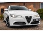 Alfa Romeo Giulia 2.0T Super 200 PK Aut. Pano Keyless Half/Leder Xenon 19''