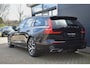 Volvo V60 T6 Recharge AWD R-Design | Panoramisch schuif-/kanteldak | Semi Elektrisch inklapbare Trekhaak | Harman Kardon Premium Sound | Driver Assist Pakket | Elektrisch verstelbare voorstoelen | Nappa Leder met ventilatie | Camera achter | 1e Eigenaar | Dealer Onderhouden |