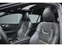 Volvo V60 T6 Recharge AWD R-Design | Long Range | Panoramisch schuif-/kanteldak | Semi Elektrisch inklapbare Trekhaak | Harman Kardon Premium Sound | Driver Assist Pakket | Elektrisch verstelbare voorstoelen | Nappa Leder met ventilatie | Camera achter | 1e Eigenaar | Dealer Onderhouden |