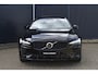 Volvo V60 T6 Recharge AWD R-Design | Panoramisch schuif-/kanteldak | Semi Elektrisch inklapbare Trekhaak | Harman Kardon Premium Sound | Driver Assist Pakket | Elektrisch verstelbare voorstoelen | Nappa Leder met ventilatie | Camera achter | 1e Eigenaar | Dealer Onderhouden |