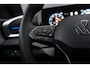 Volkswagen T-Roc R-Line First Edition | 'App-Connect' draadloze smartphone integratie | 30,5 cm display met 2D en 3D weergave | Achterklep, elektrisch, met sensorgestuurde opening (Easy Open)